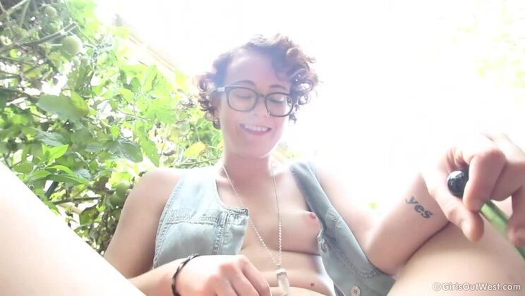 Rosie's POV Squirt Outdoor