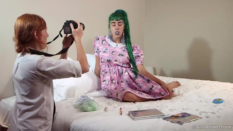 Avalon and Emerald - Lesbian Sexy Time