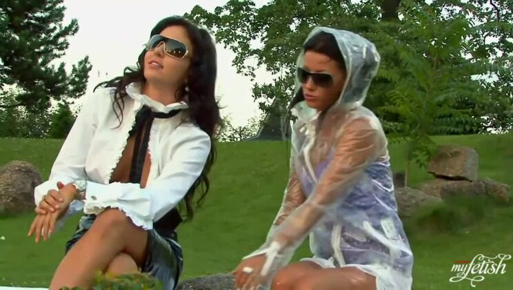 Lesbo Love: Tea and Billy Raise in Steamy Action