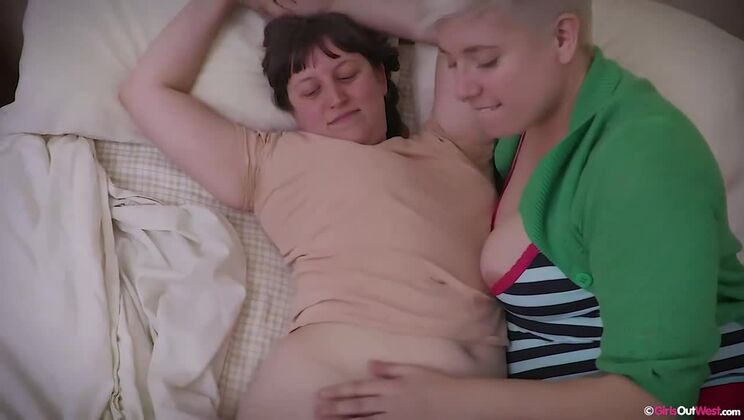 Charlee & Violette - Anal Cuddles