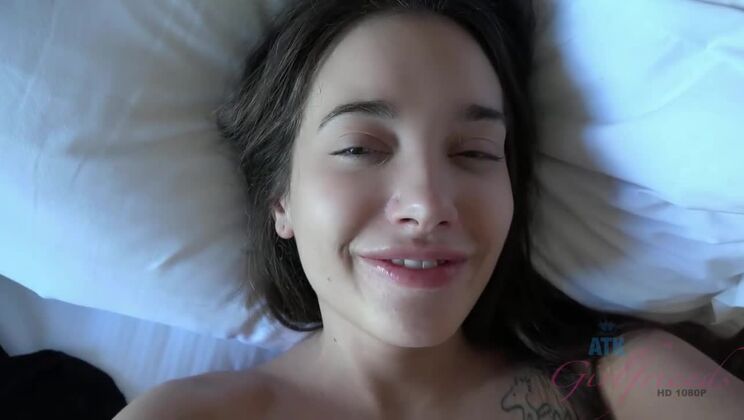 Gia Paige's Morning Foot Fetish Delight