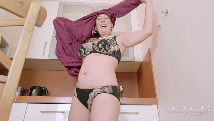 Esmerelda's Big Tits and High Heels Solo Show