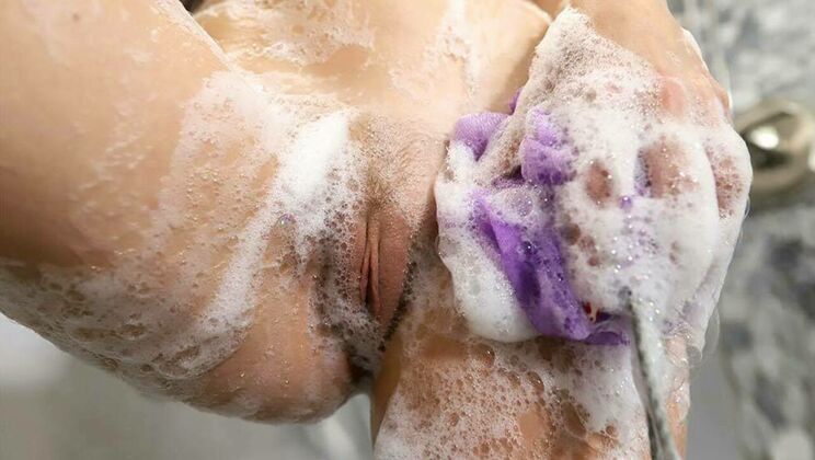 Josie’s Big Dick Ride Ends with Huge Cumshot