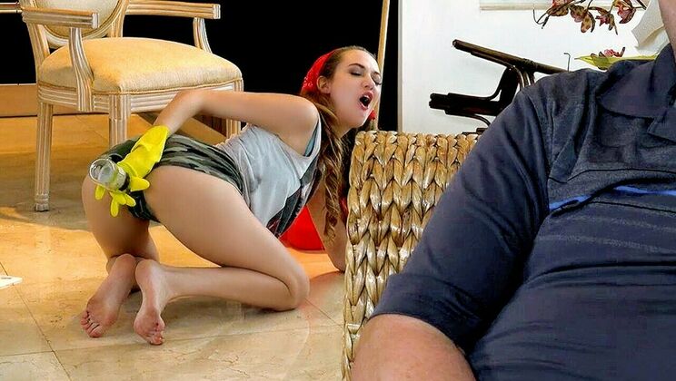 Badass Samantha Hayes Kneeling