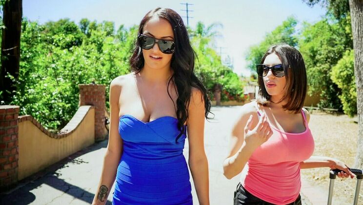 Young Lesbian Outdoor Hookup