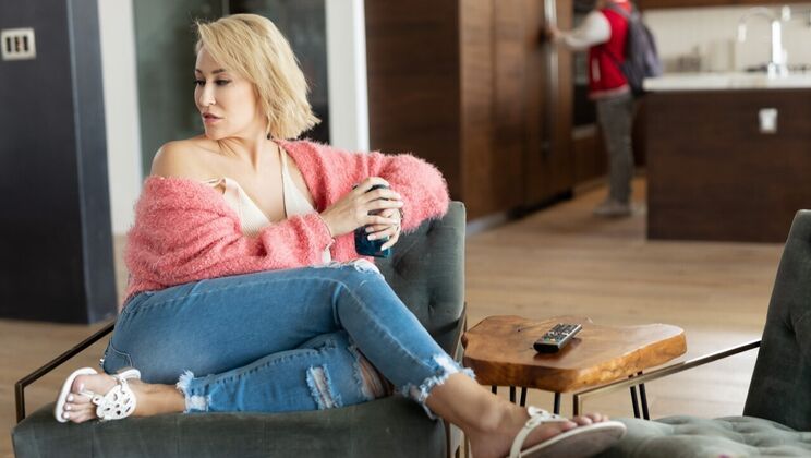 Bubble Butt Stepmom Gets Fucked by Stepson