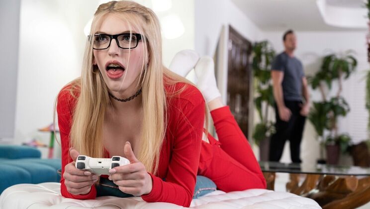 Shemale Gamer Gets Fucked
