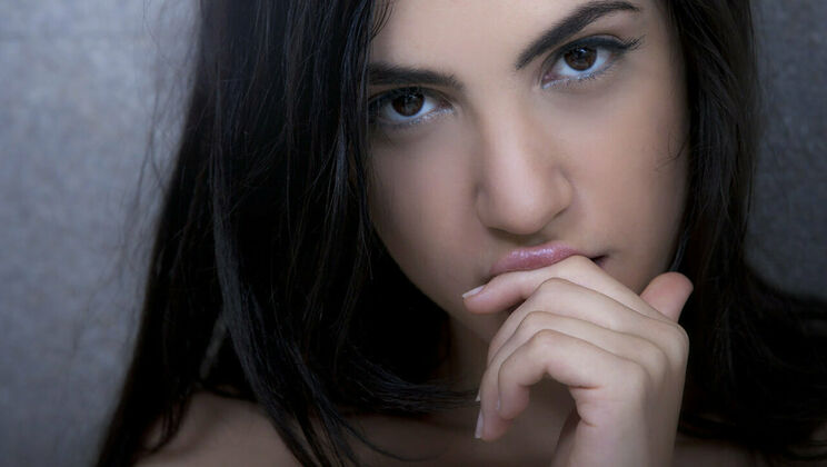 Spanish Brunette Luna's Bra Off