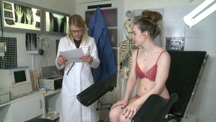 Doro & Isabella: Tattooed Lesbians in Lingerie