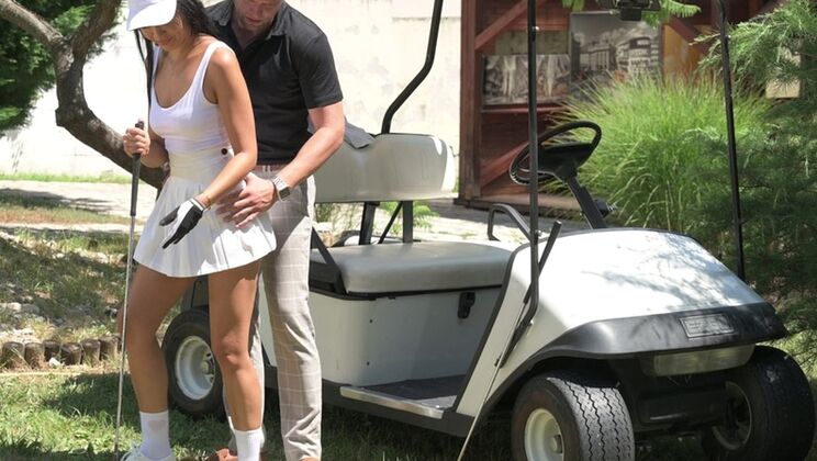 Asia Vargas Shaved and Ready for Vince Karter’s Outdoor Fuck
