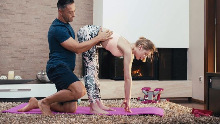 Shaved Yoga Girl Sucks Big Cock While Spooning